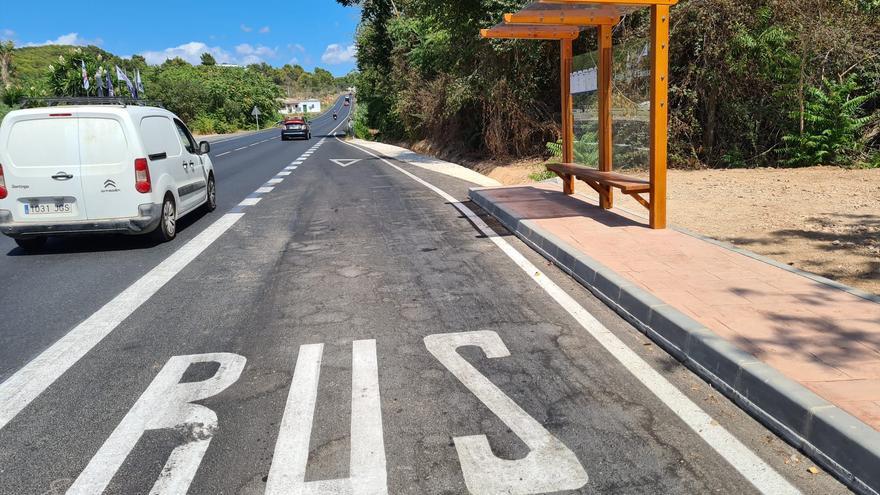 El Consell instala nuevas paradas de bus y mejora la seguridad en la carretera de Santa Eulària