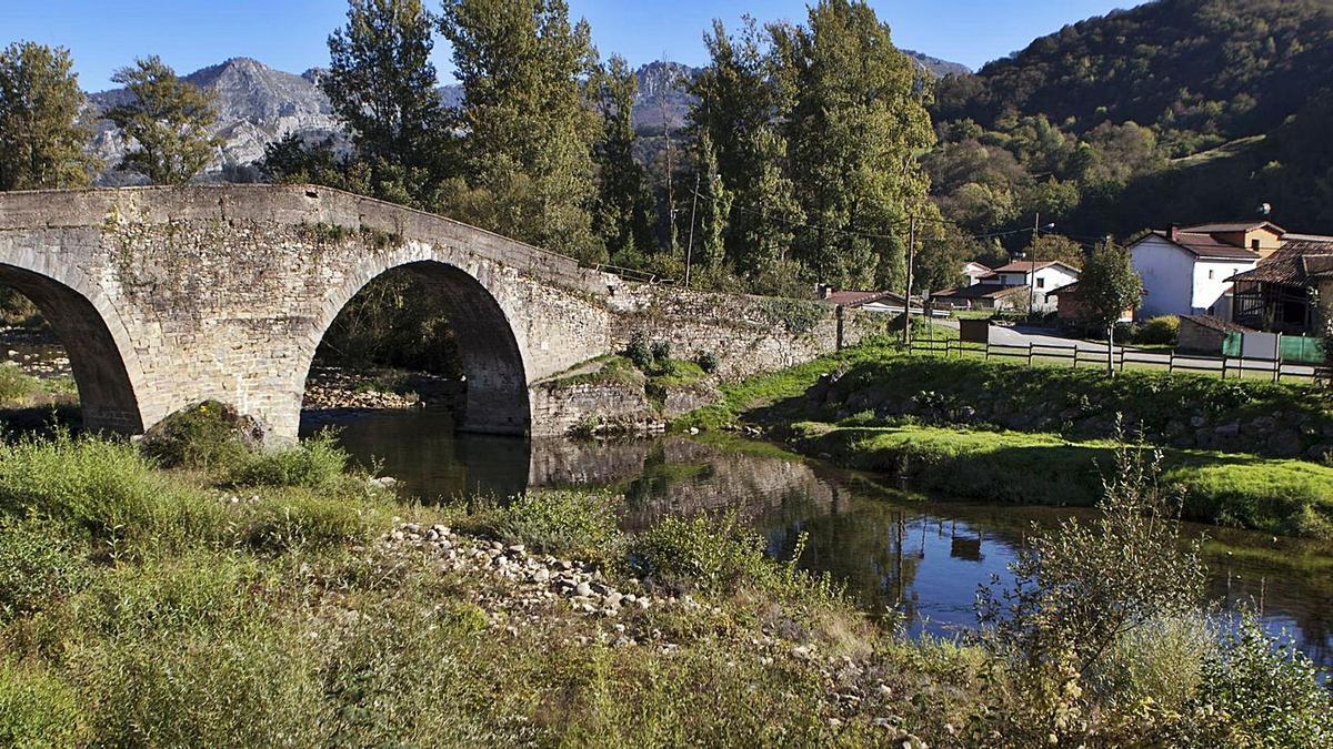 Puente de  Arco, en  Laviana.