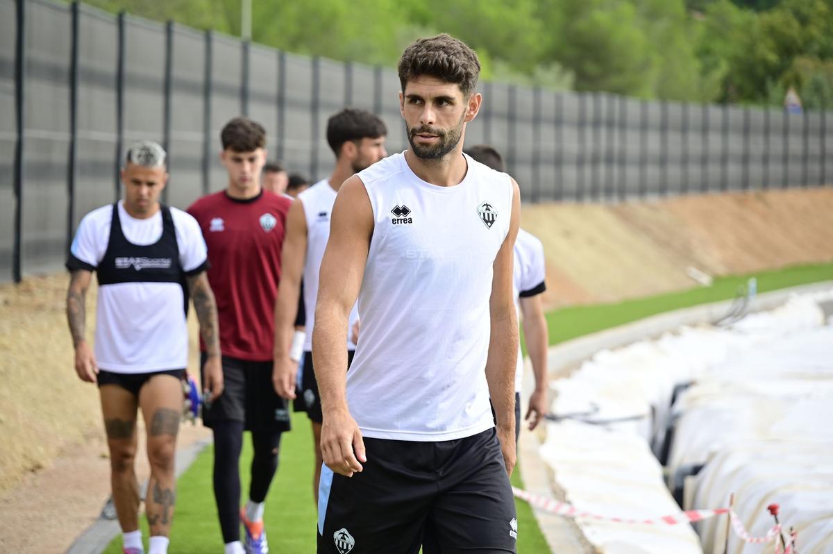Óscar Gil, antes de un entrenamiento del CD Castellón en la ciudad deportiva Globeenergy.