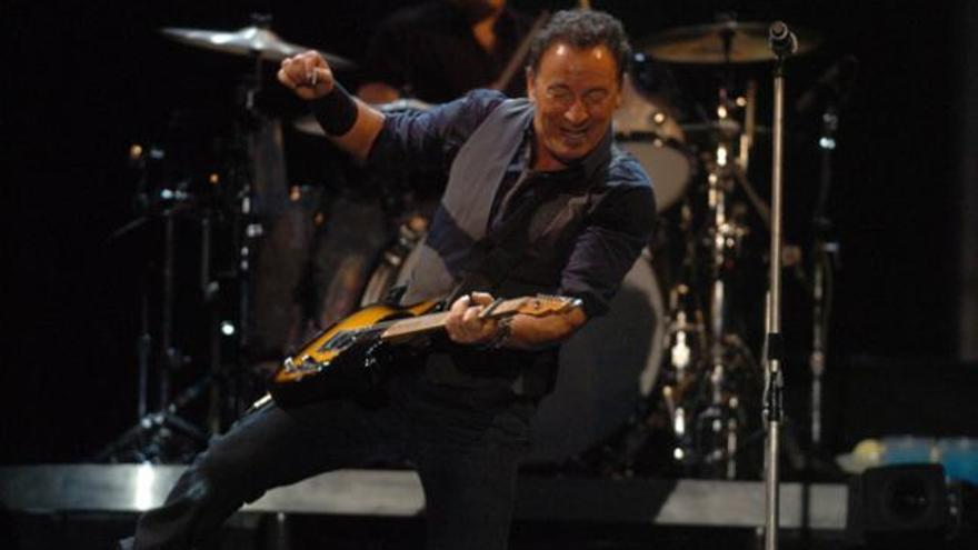 Bruce Springsteen dándolo todo en el escenario el pasado martes. i ADOLFO MARRERO