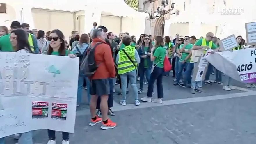 El alumnado de la Safor se alía con el profesorado ante la huelga indefinida: "Las reinvindicaciones nos afectan, por lo que si nos quieren en silencio, nos verán en la calle"