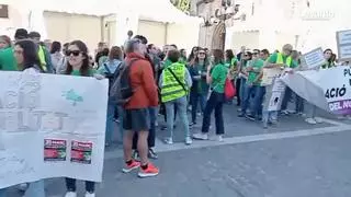 El alumnado de la Safor se alía con el profesorado ante la huelga indefinida: "Las reinvindicaciones nos afectan. Si nos quieren en silencio, nos verán en la calle"