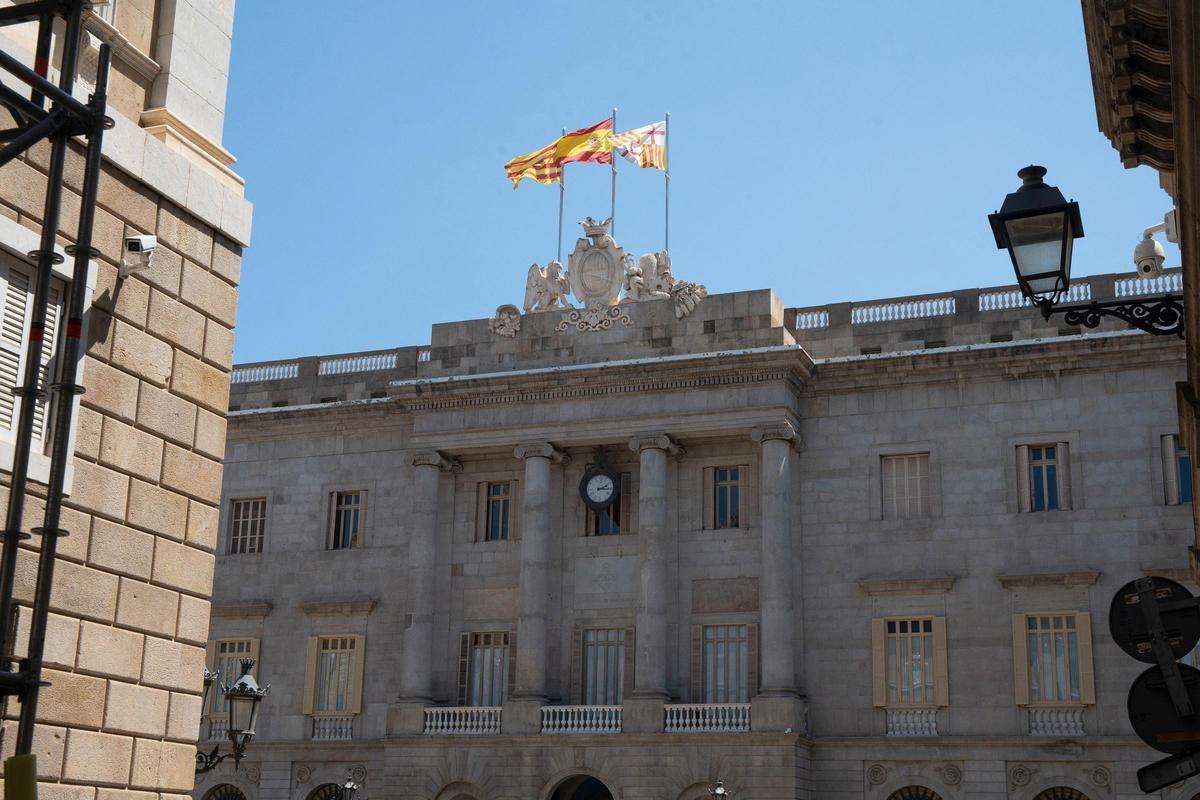 "Si ha de ser un pont entre el consistori i els veïns, cal revisar el límit de l'aplicació Barcelona a la Butxaca" "Si ha de ser un pont entre el consistori i els veïns, cal revisar el límit de l'aplicació Barcelona a la Butxaca"