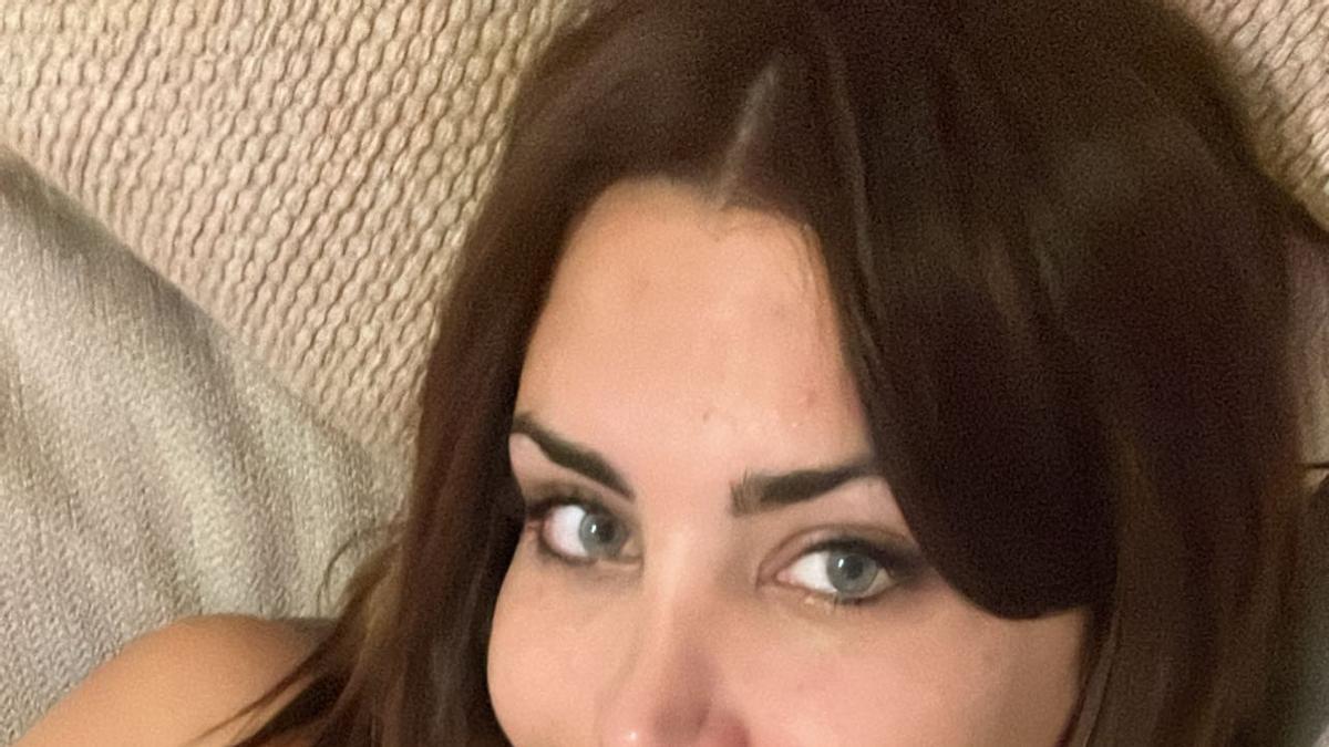 Daniela Requena se pone los ojos azules