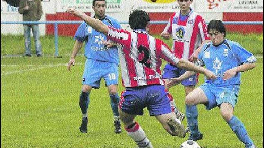 Un momento del Titánico-Ribadedeva jugado en Las Tolvas.