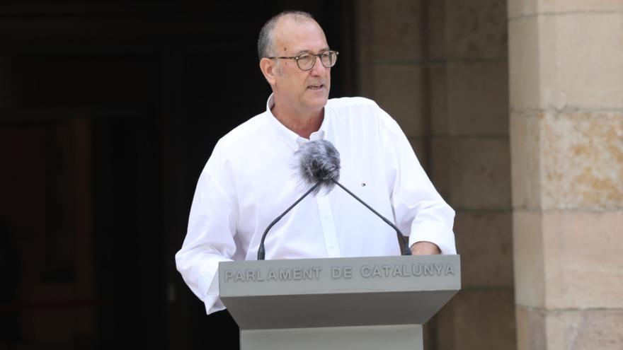 El president d&#039;Òmnium Cultural, Xavier Antich, intervenint a l&#039;acte de rebuda de la Flama del Canigó al Parlament