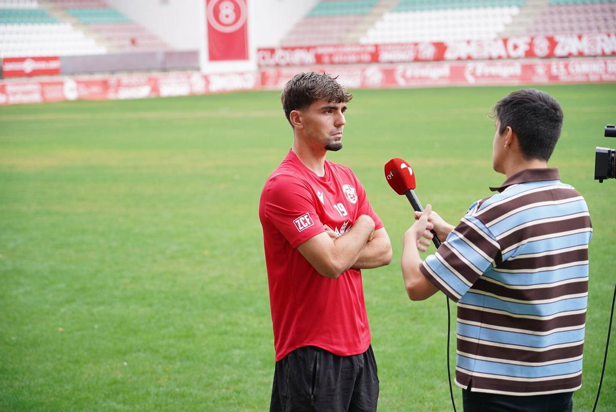 Pau Mascaró en una entrevista del media day del Zamora CF