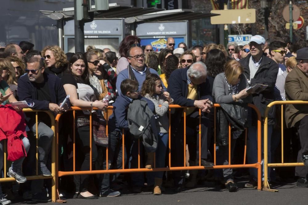 Búscate en la mascletà del 8 de marzo