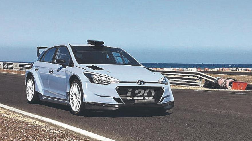 Lemes, con su nuevo Hyundai i20 R5, durante un test de esta semana.