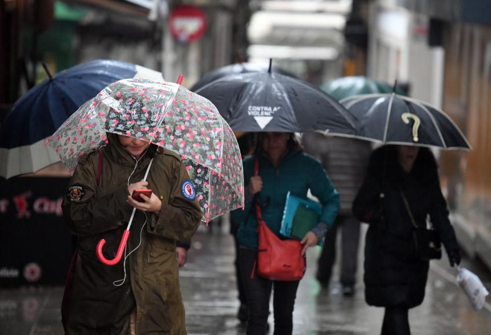 Viento y lluvia en A Coruña, en alerta naranja