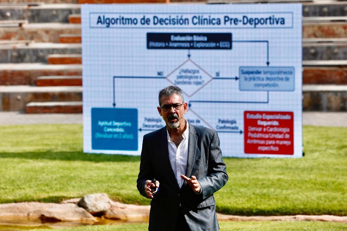 José Ignacio Carrasco, jefe de la Unidad de Cardiología Pediátrica y Ecocardiografía Fetal del Hospital Vithas 9 de Octubre de Valencia.