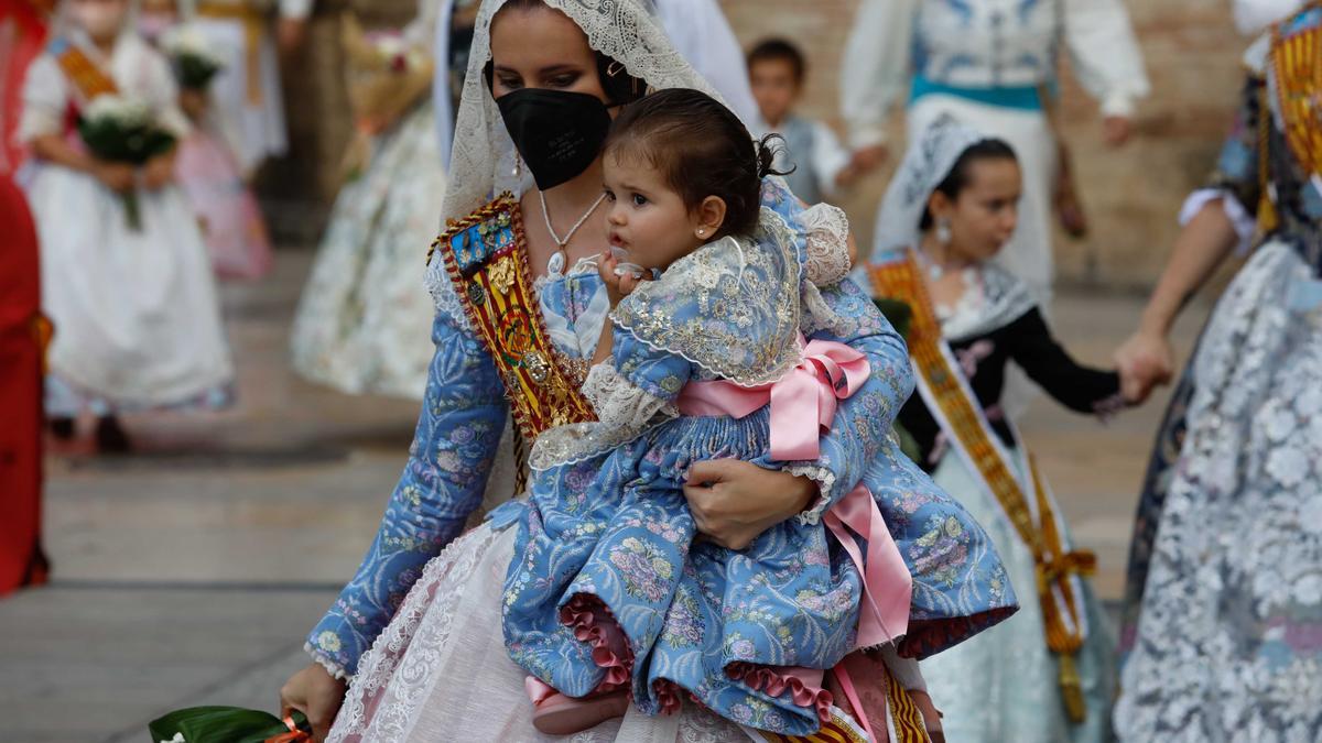 Búscate en el segundo día de Ofrenda por la calle del Mar (entre las 18.00 y las 19.00 horas).