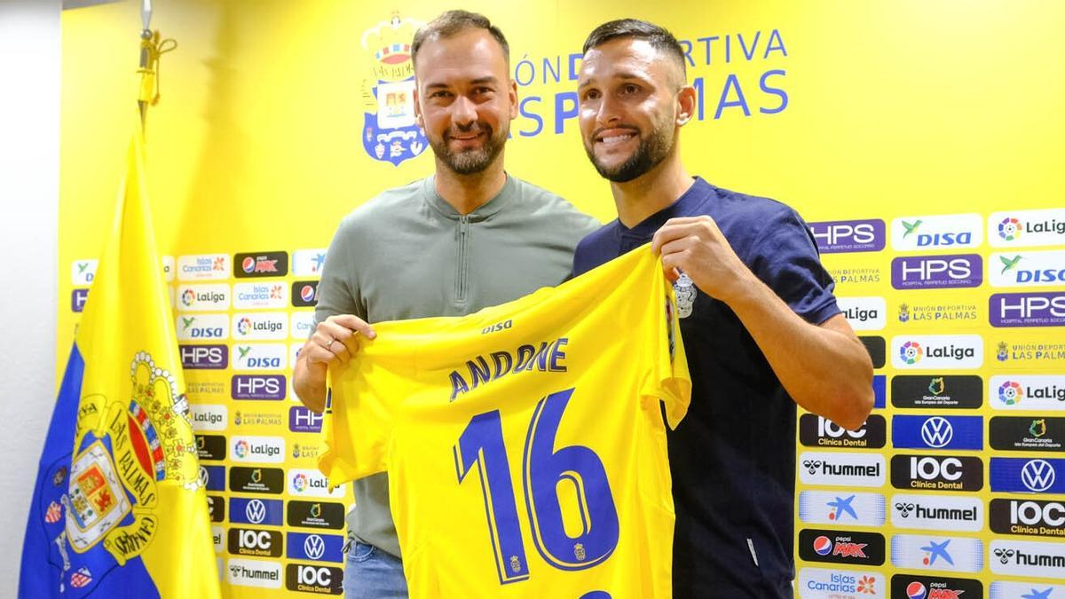 Florin y Deivid, en la presentación del delantero rumano como fichaje de la UD.