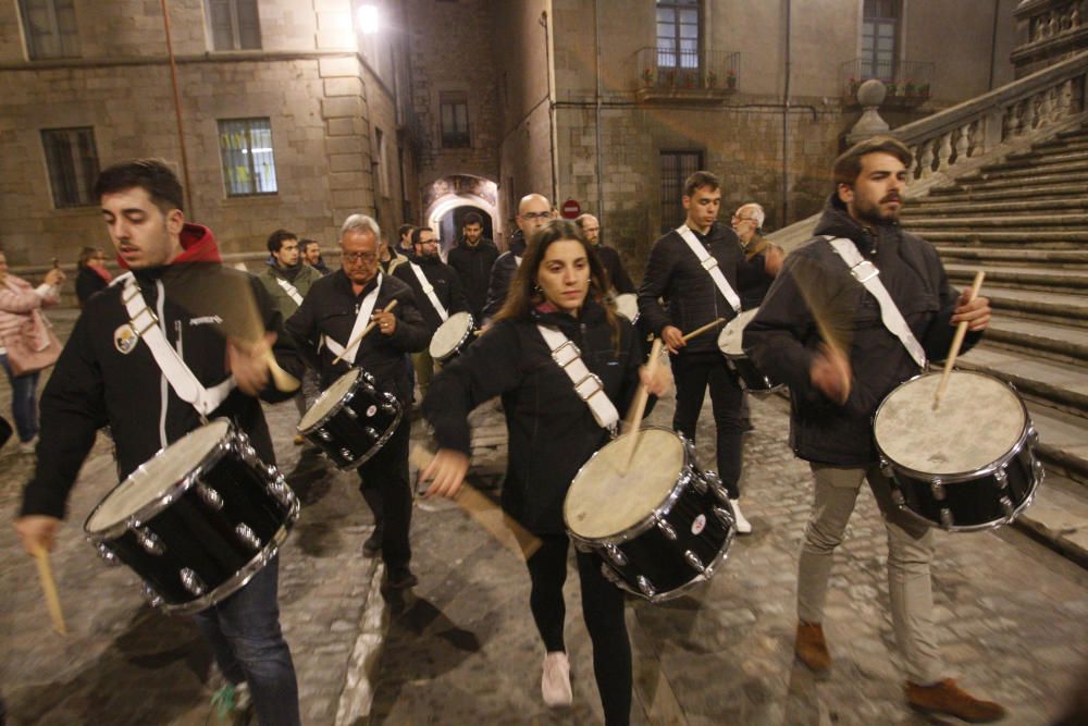 Quatre noies participen en l'assaig dels «titulars» dels Manaies