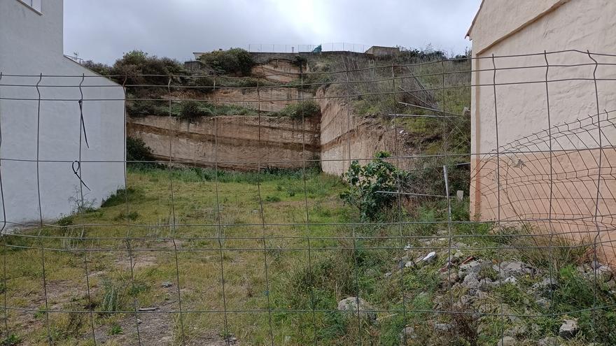 Santa Brígida compra una parcela en La Atalaya para construir 40 plazas de aparcamiento