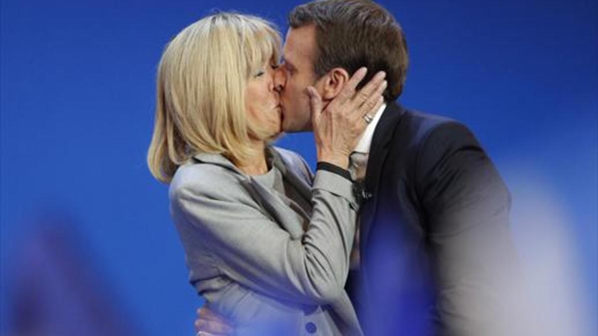 Emmanuel Macron y su esposa Brigitte Trogneux, el pasado 23 de abril.