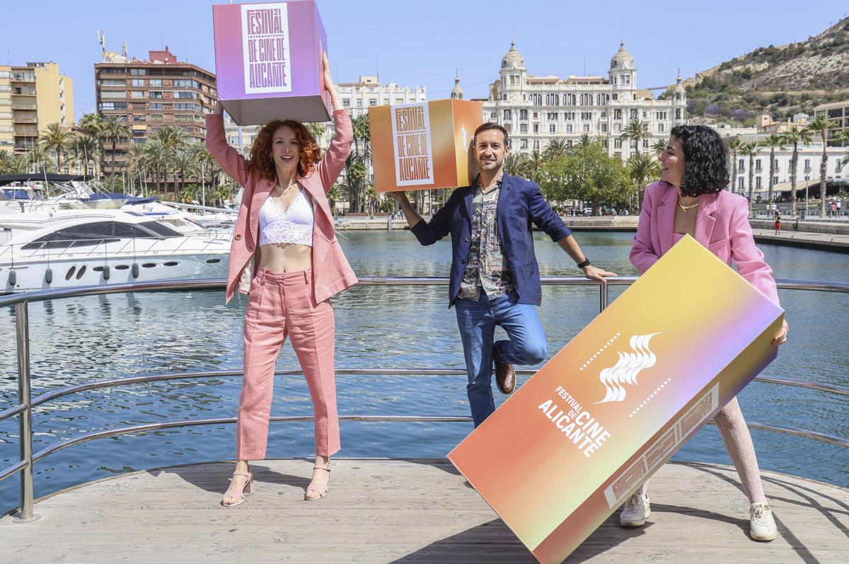 El equipo de "Amnece", en el Festival de Cine de Alicante
