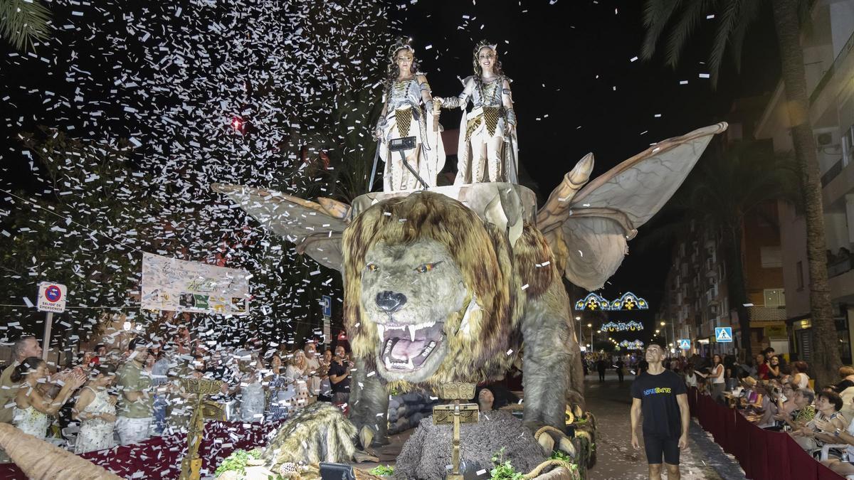 Espectacular entrada de Moros y Cristianos en Paiporta.