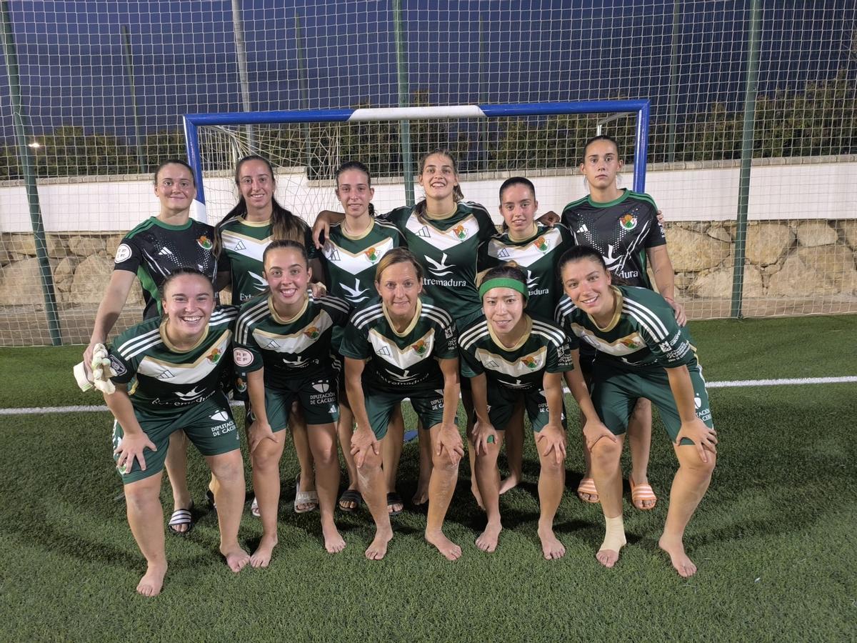 Las jugadoras del Cacereño Femenino de fútbol playa.