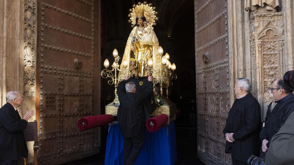 La Virgen de los Desamparados asiste al Tribunal de las Aguas