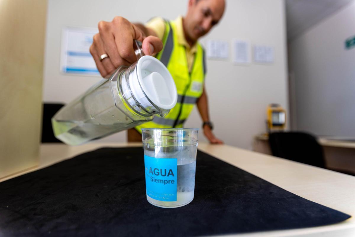 Agua desalada en la planta de Mutxamel con destino a consumo urbano.