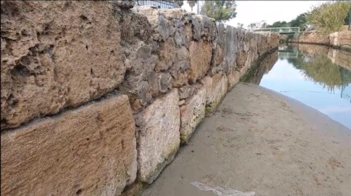 Sillería de la zona de arranque del canal junto a la bahía de Torrevieja
