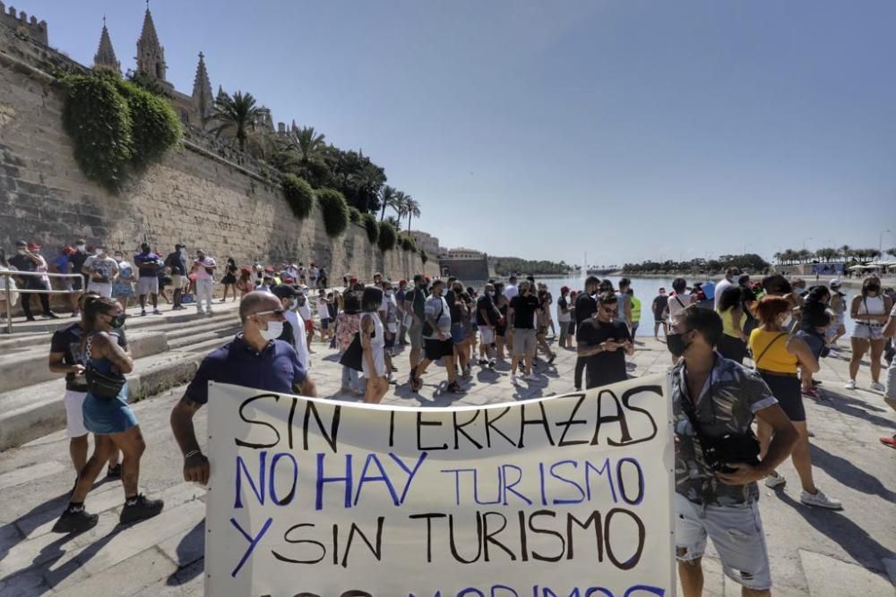 Empresarios y trabajadores exigen la reapertura de los locales de ocio nocturno