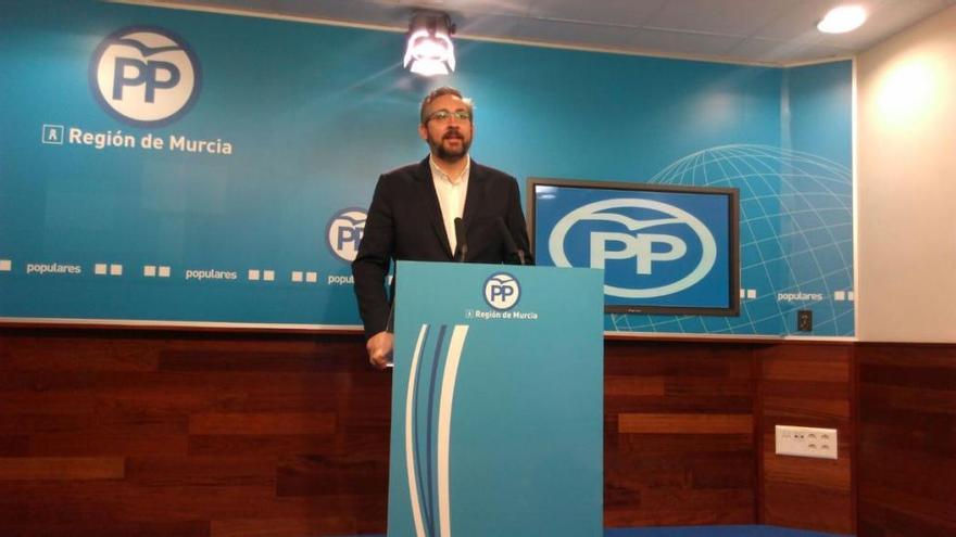 Víctor Martínez, portavoz del PP en Murcia, en rueda de prensa esta mañana