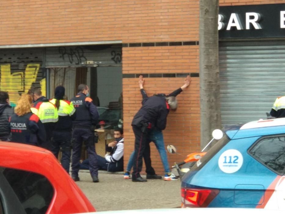 Desplegament de mossos al parc Central de Girona.