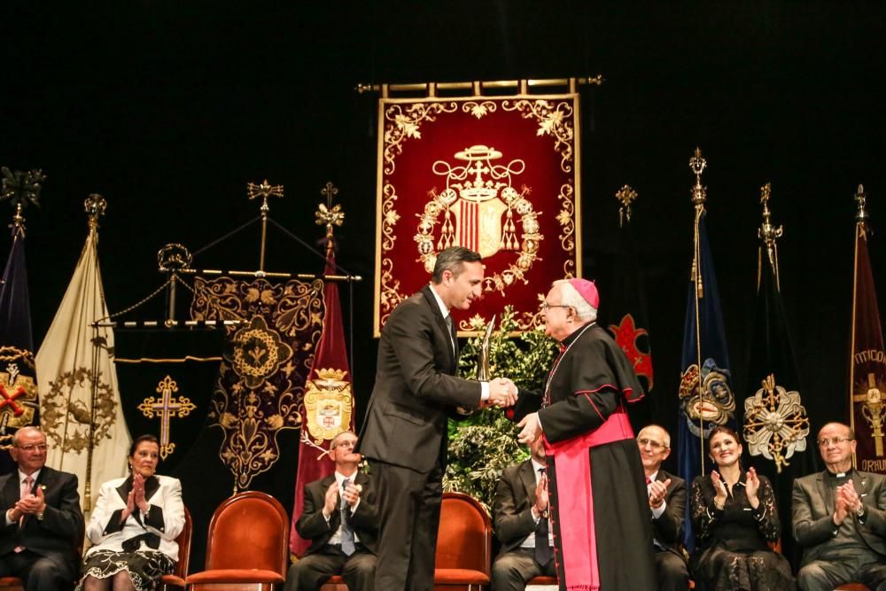 El Teatro Circo acogió la Glosa del Pregón de la Semana Santa que anuncia de los actos religosos en las calles de la ciudad