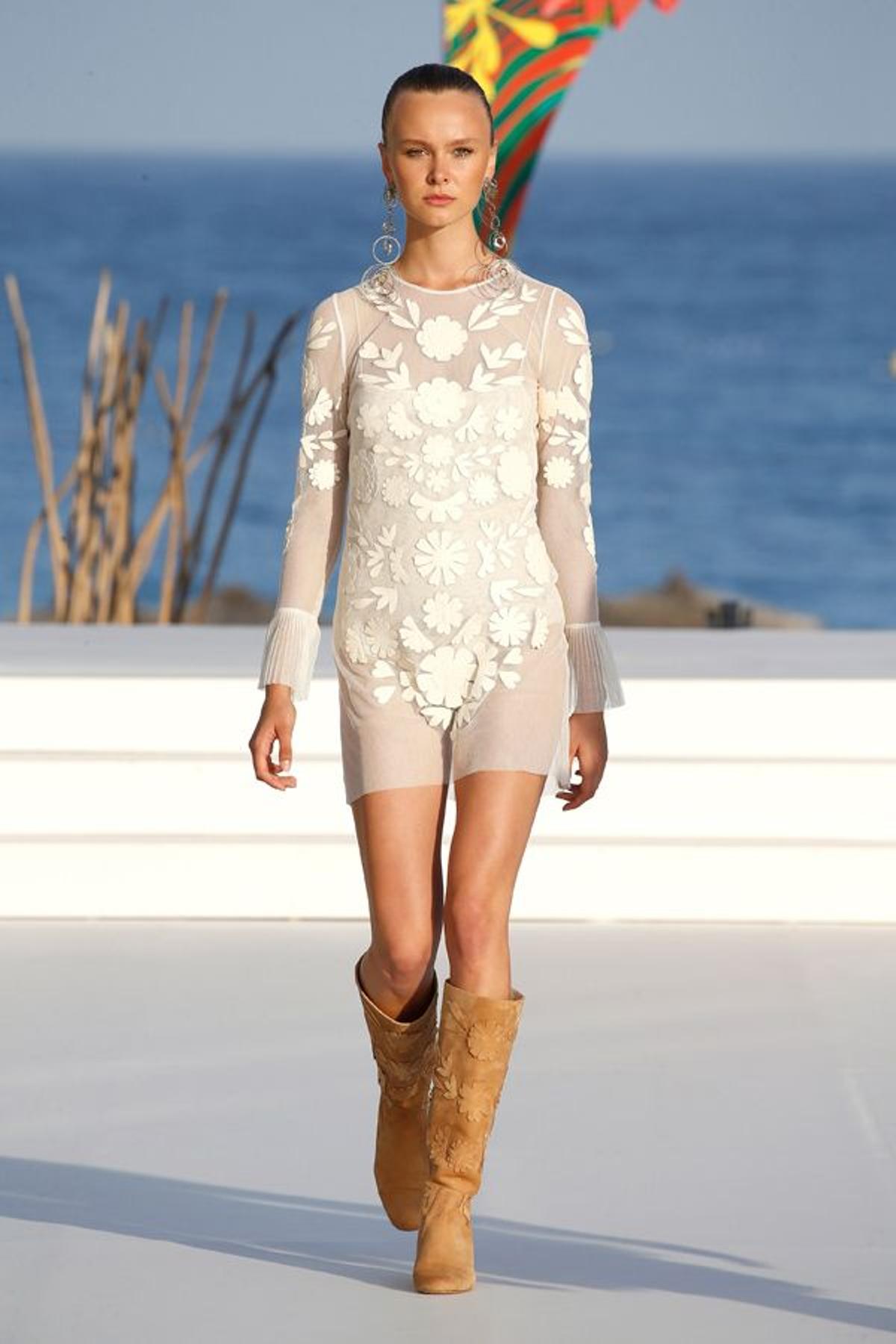 Mercedes Benz Fashion Weekend Ibiza: vestido con piezas de piel, de Teresa Helbig