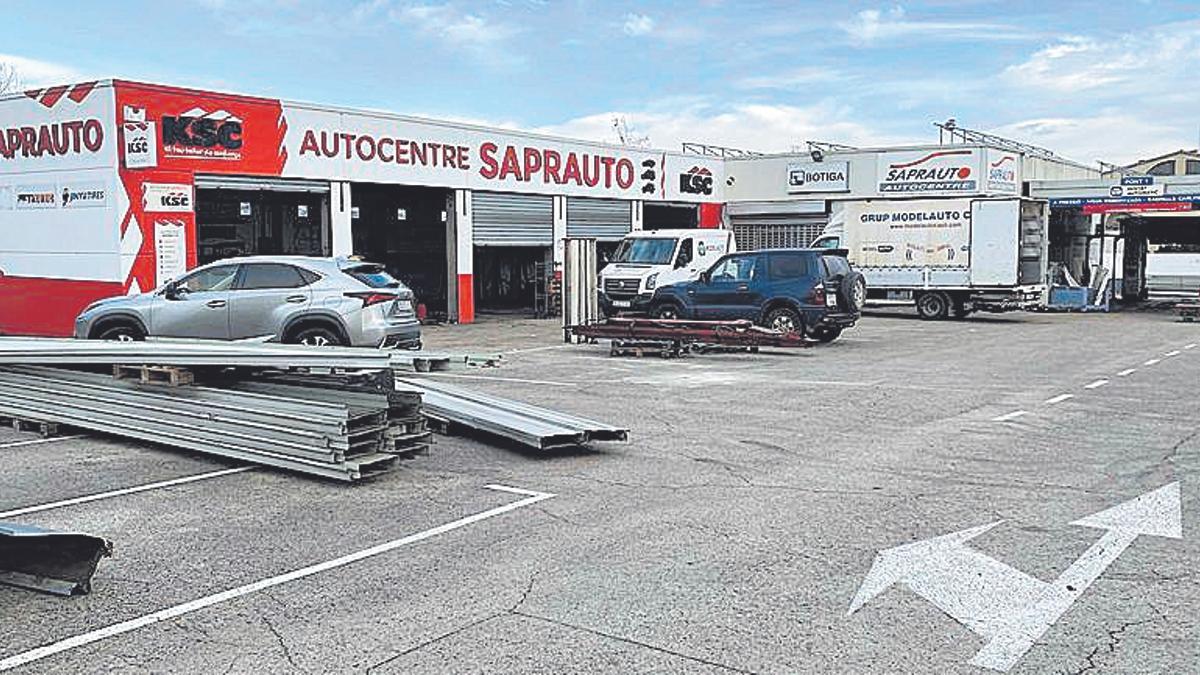 Antic taller Saprauto de Banyoles on s’ubicara el nou restaurant Burguer King.