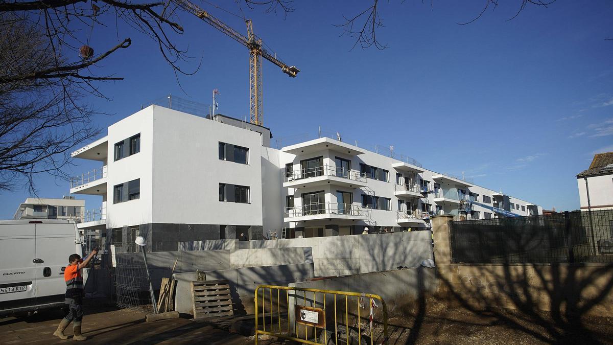 Habitatges en construcció a Girona.