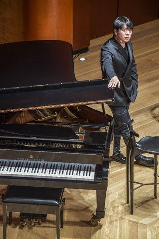 El pianista Lang Lang mantiene un encuentro con estudiantes de música en Gran Canaria