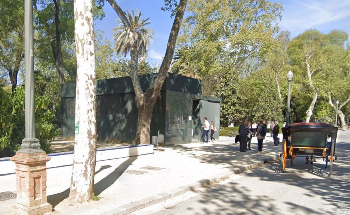 Los baños públicos situados en la Plaza de España.