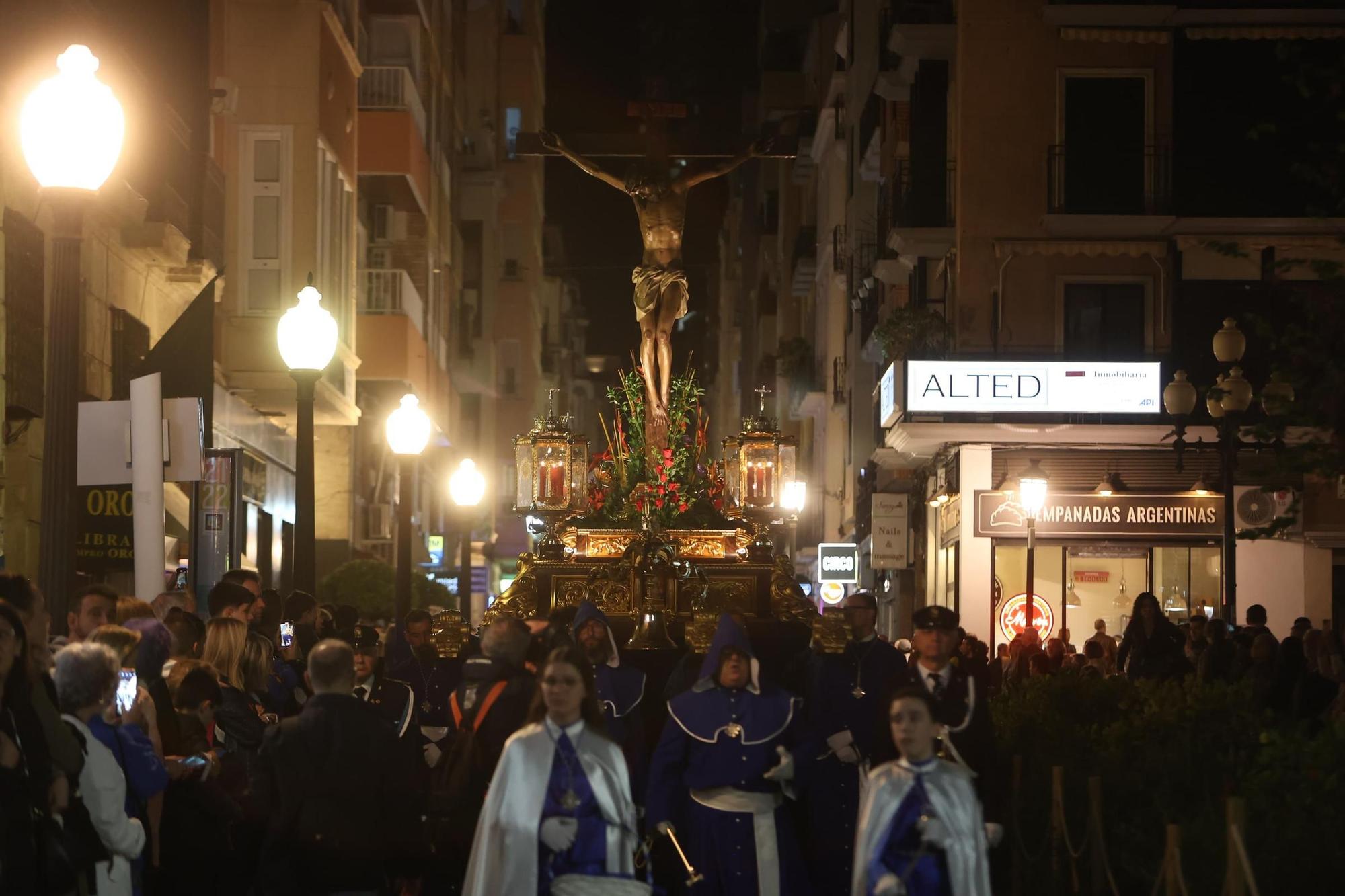 La Cofradía de Nuestra Señora de la Piedad y Caridad y Cristo de la Paz celebra su 75 aniversario en la Semana Santa de Alicante