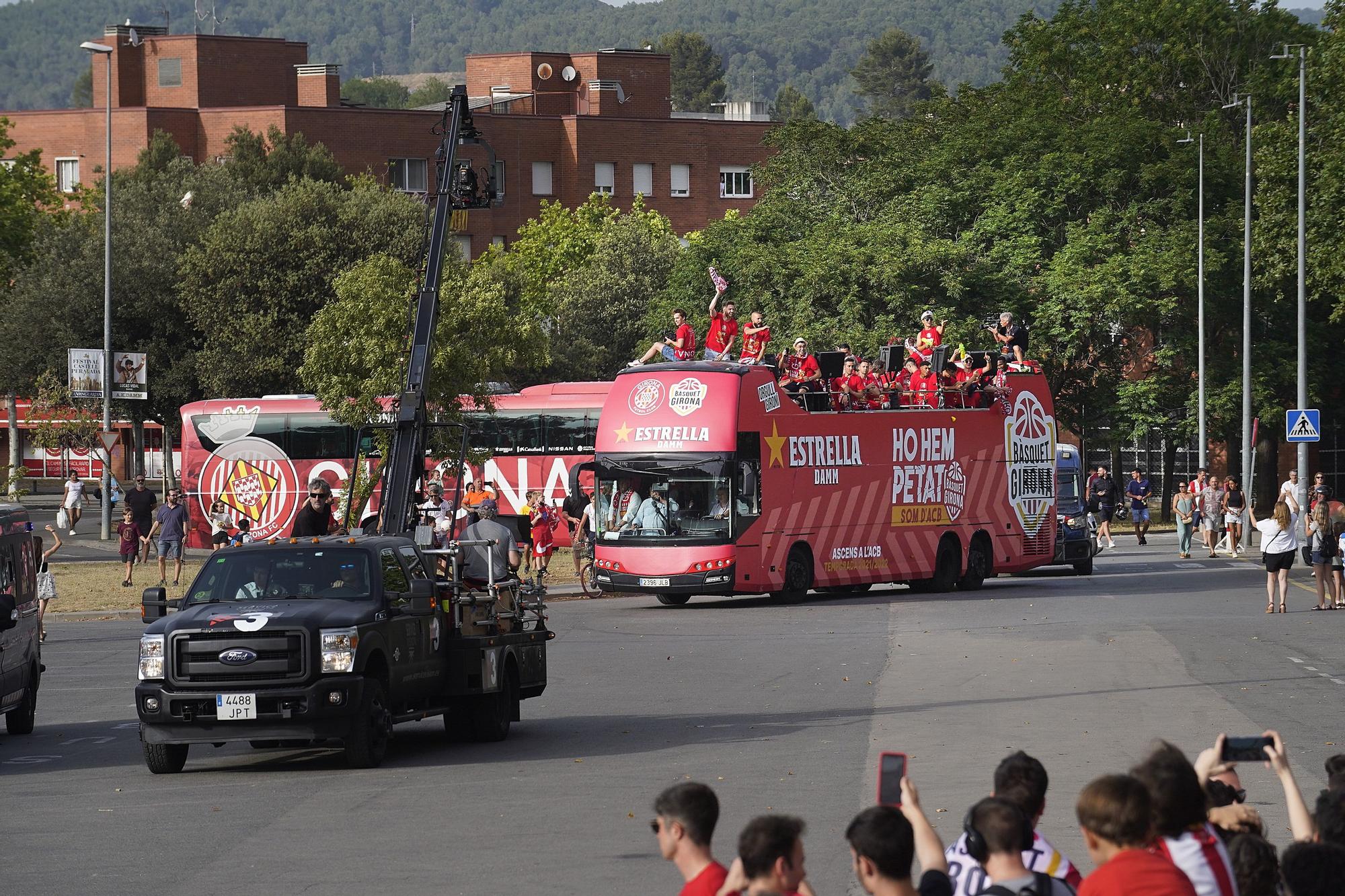 Les millors imatges de la rua de celebració del Girona i el Bàsquet Girona