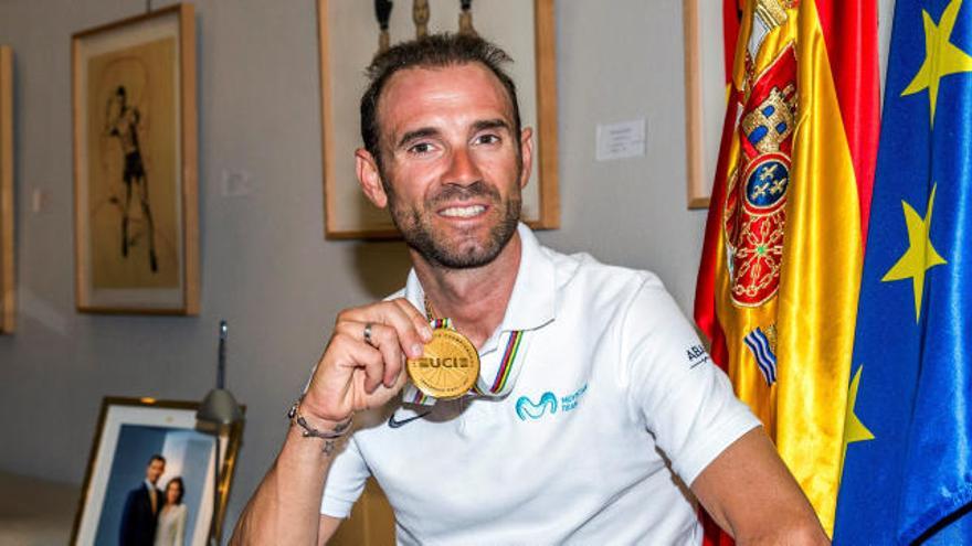 Alejandro Valverde, con su medalla de oro en el CSD