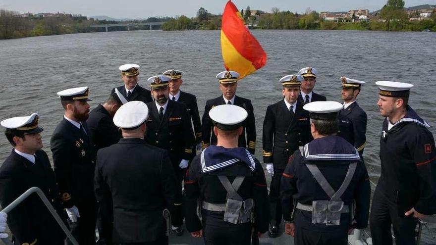 Acto tradicional para realizar el relevo en el mando de la nave. // FdV