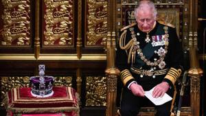 619 / 5.000El (entonces) príncipe Carlos de Inglaterra, tras leer el discurso de Isabel II, en la Cámara de los Lores, durante la apertura del Parlamento, en Londres.