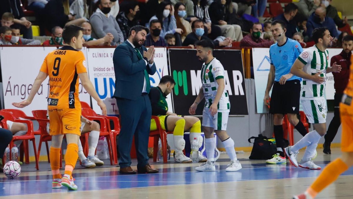 Josan González, tras recibir una tarjeta del árbitro en el Córdoba-Burela.