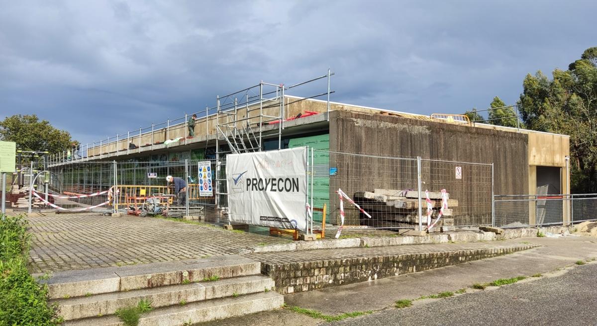 El exterior del pabellón de Beluso durante las obras.