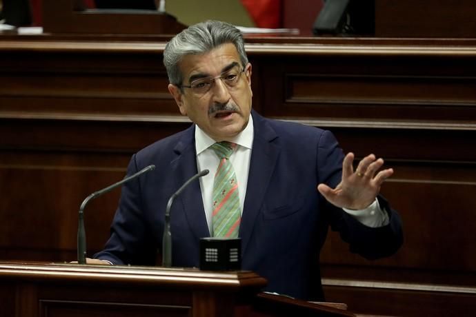 GRAFCAN5182. SANTA CRUZ DE TENERIFE, 12/07/2019.- El portavoz de Nueva Canarias, Román Rodríguez, durante su intervención en el debate de investidura del candidato socialista Ángel Víctor Torres a la presidencia del Gobierno de Canarias. EFE/ Cristóbal García