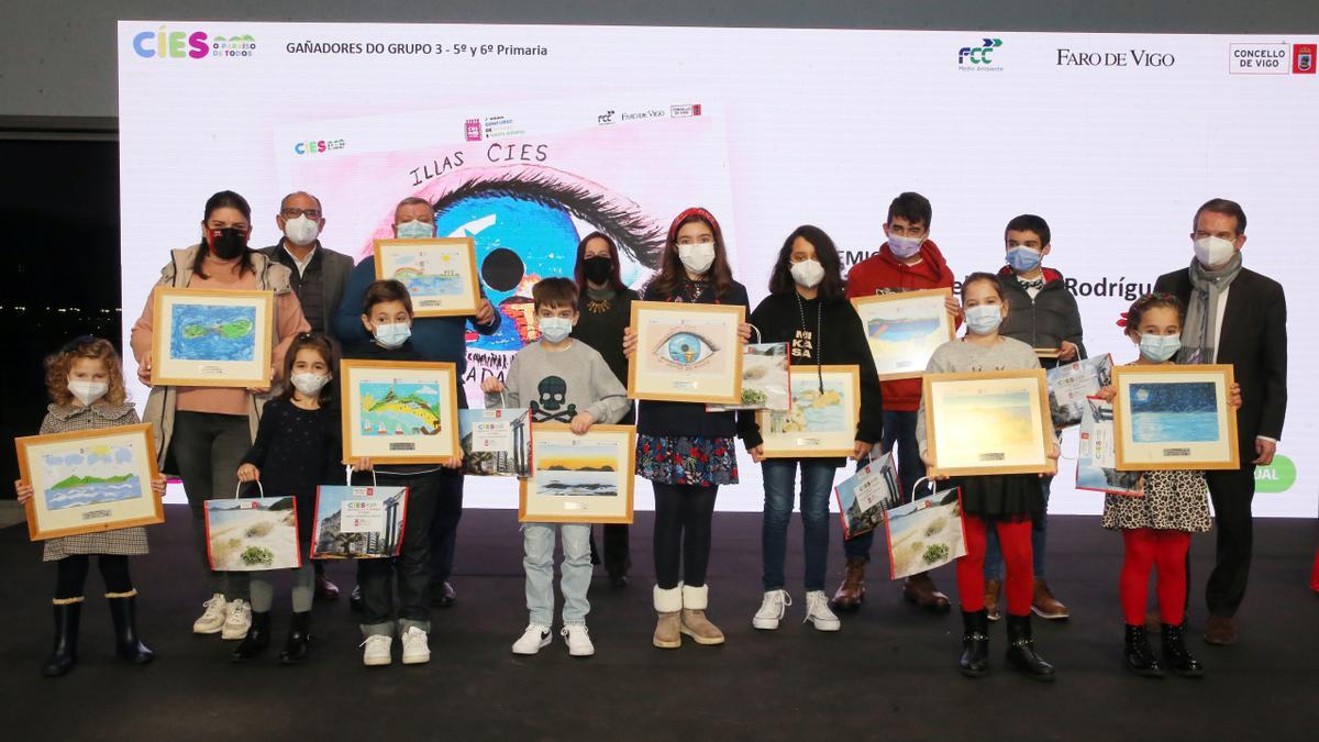 ACTO DE ENTREGA DE LOS PREMIOS DE LA VII EDICION DEL CONCURSO DE DIBUJO &quot; CIES. O PARAISO DE TODOS &quot;, CELEBRADO EN EL AUDITORIO MAR DE VIGO. ESCOLARES GALARDONADOS Y FAMILIARES DE LOS PREMIADOS POR SUS DIBUJOS