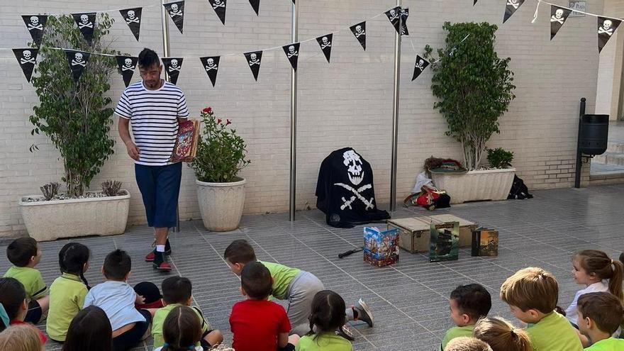 El colegio de Hurchillo de Orihuela se convierte en un gran cuento