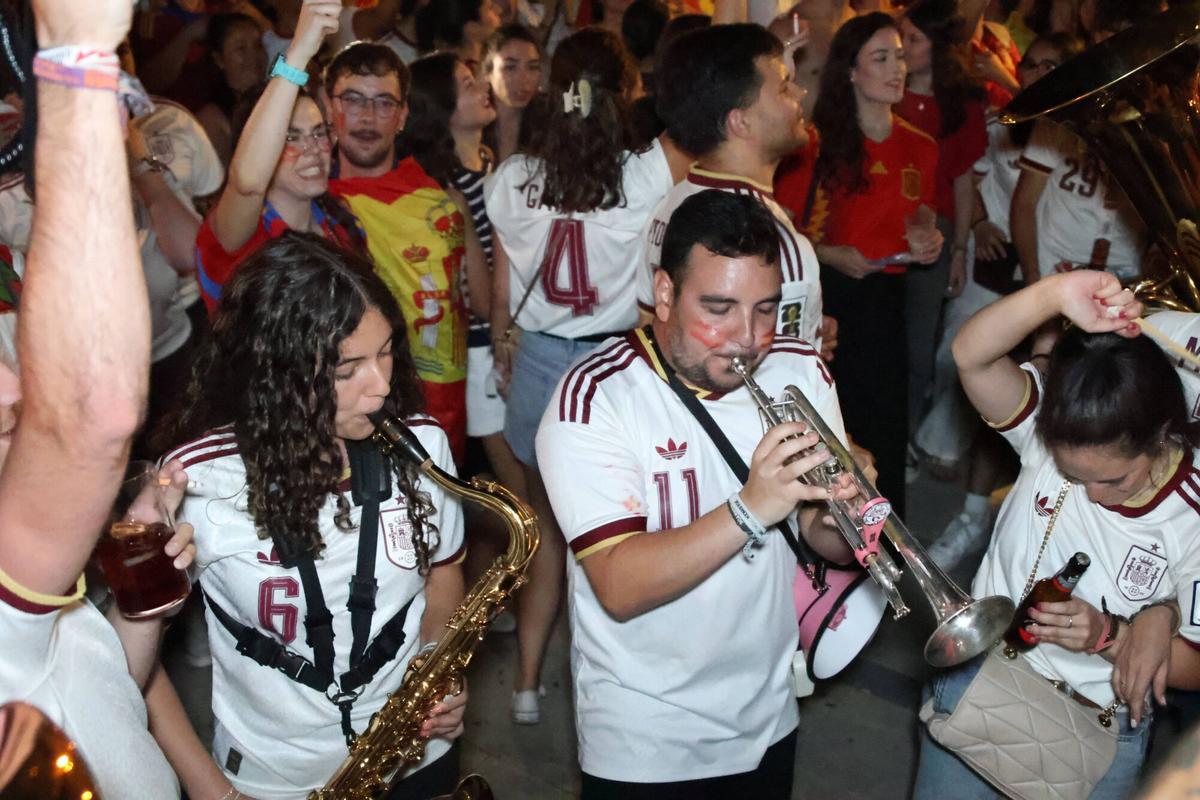 Celebración en la Fuente de La Marina España campeona del Mundial 2026 Celebración en la Fuente de La Marina España campeona del Mundial 2026
