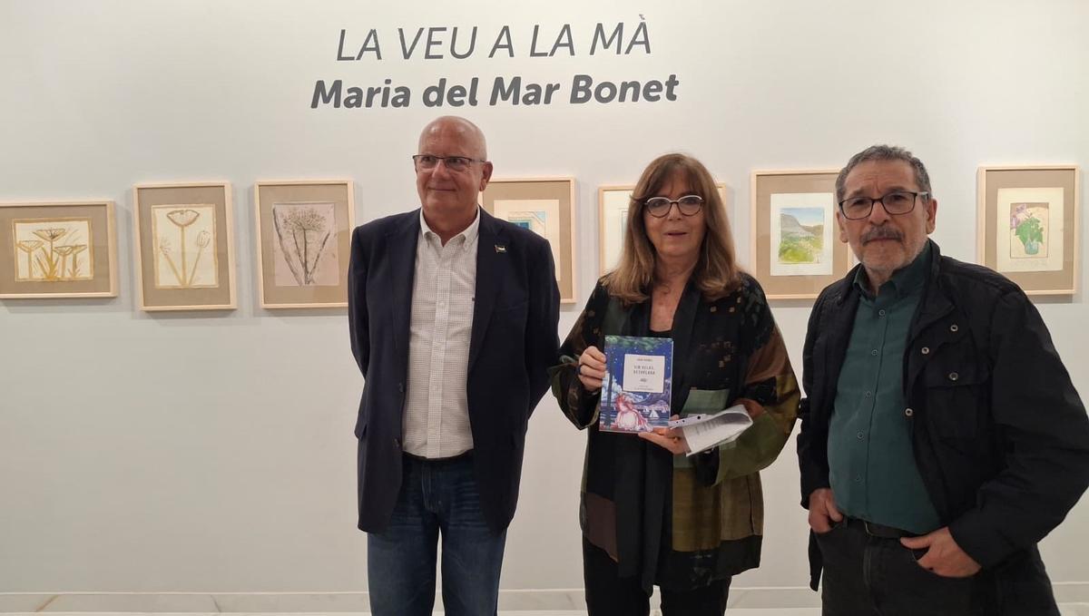 La mallorquina, entre el alcalde y el artista Joan Castejón