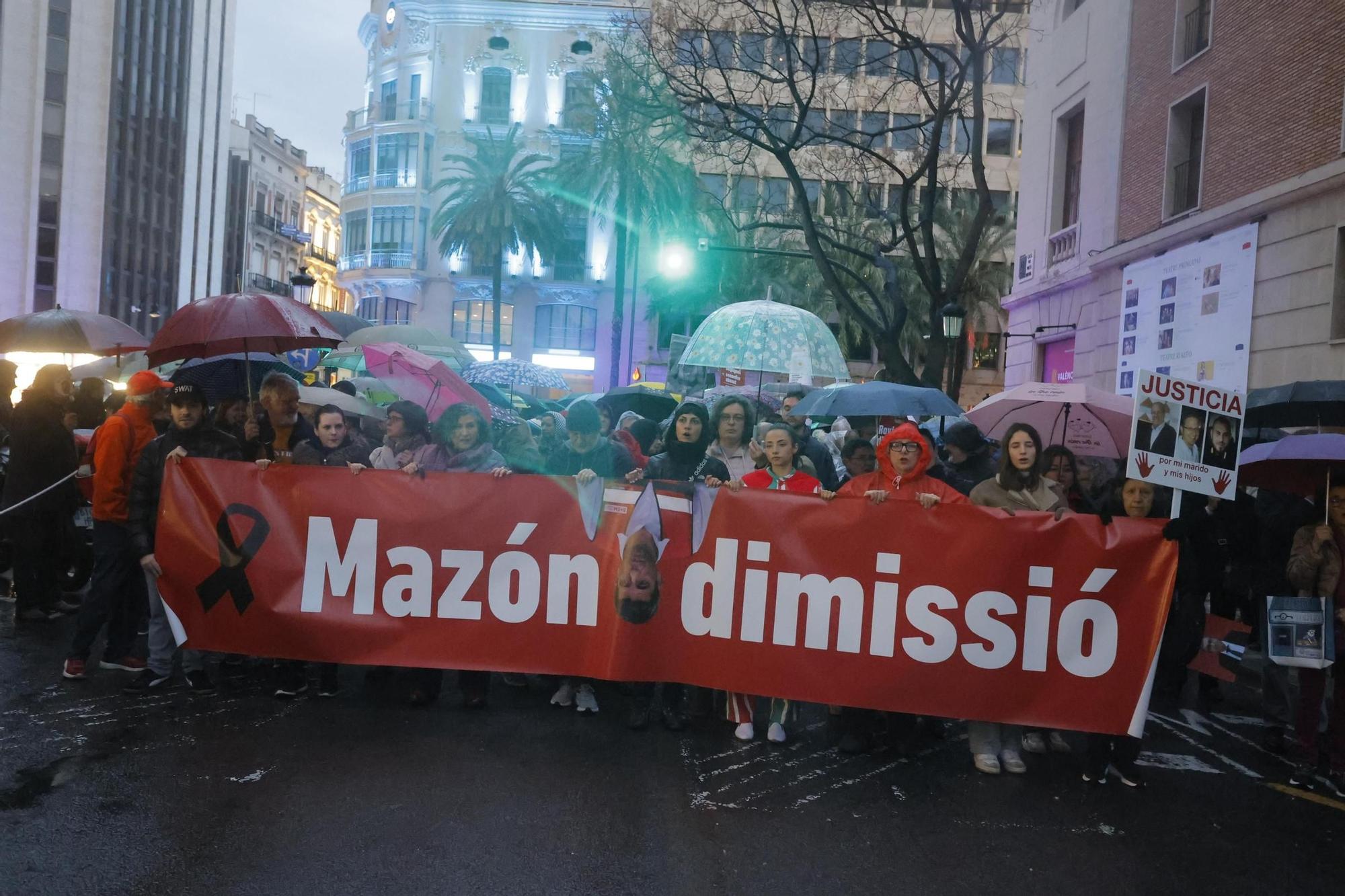 La cuarta manifestación contra Mazón por la gestión de la dana, en imágenes