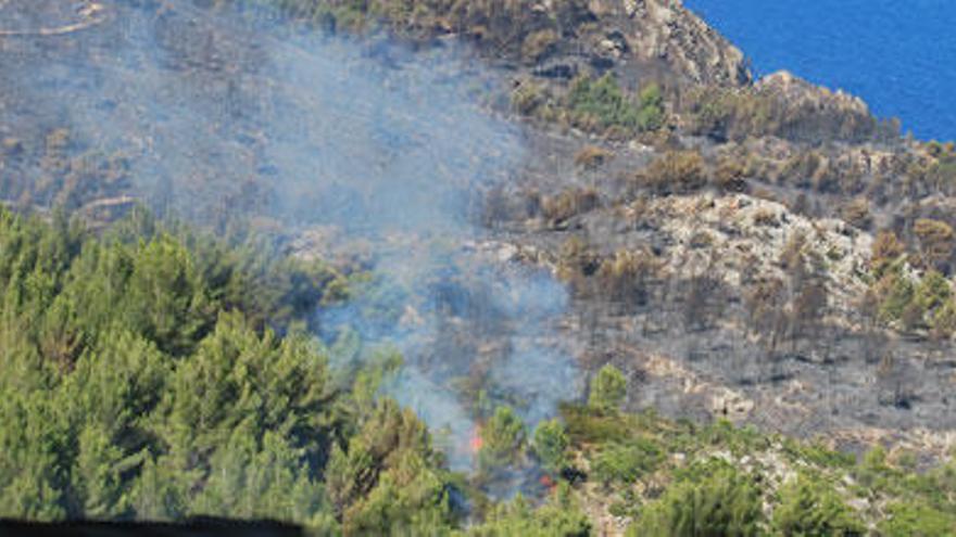 El 80% del incendio de la Serra está estabilizado