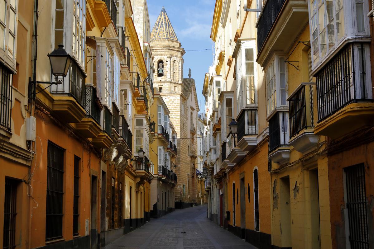Una calle del casco antiguo de Cádiz